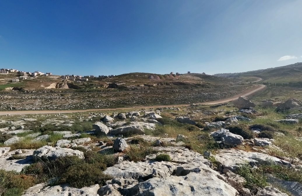 Речка быстрая каменистая в нашей местности протекает. Каменистая тропа. Иудея фото местность.